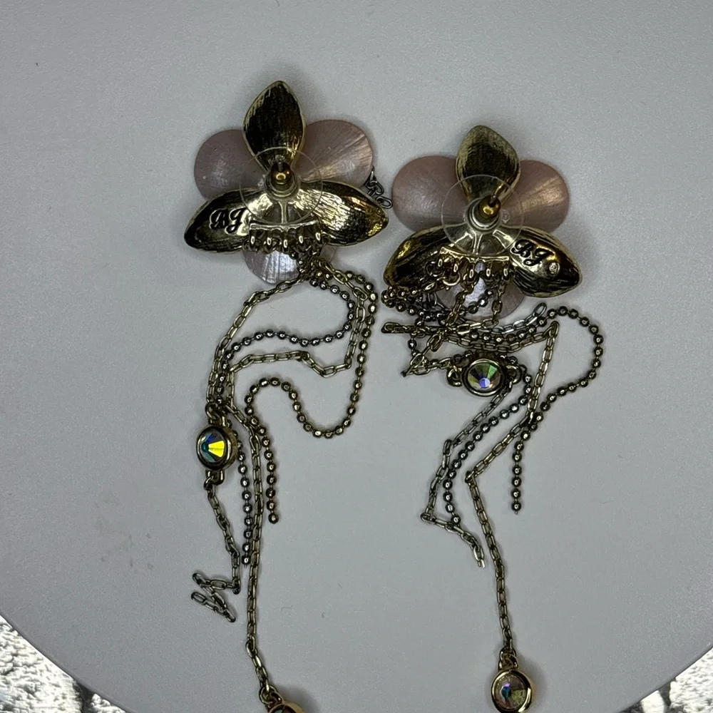 Betsey Johnson Dogwood Flower Drop Earrings EUC - Picture 2 of 2